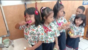 Pentingnya Menanamkan Budaya Antre Sejak Usia Dini Pondasi Karakter Unggul